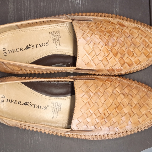 Deer Stags Light Brown Woven Men\'s 10M Slip-Ons. Nice Pre-owned Condition.